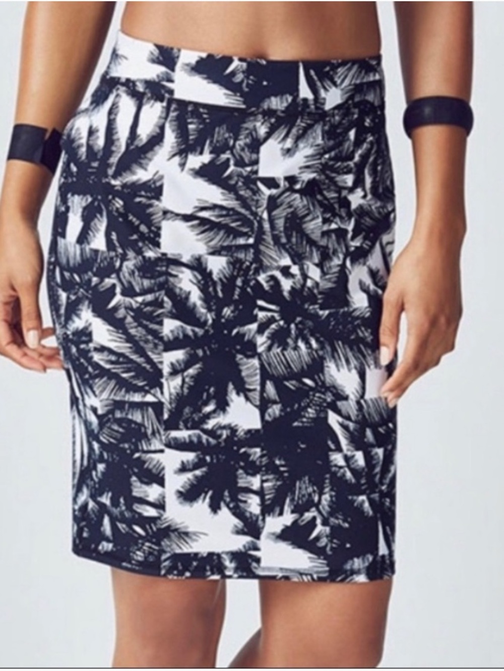Fabletics Skirt Medium Black White Cora Tropical Palm-Print Pencil Mini Bodycon